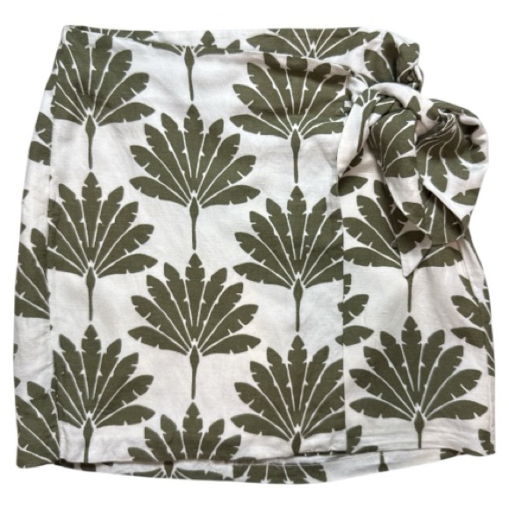 LOFT Size 6 Olive Green Leaf Print Mini Skirt Cream Background Tropical Pattern